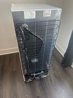 Mini refrigerator