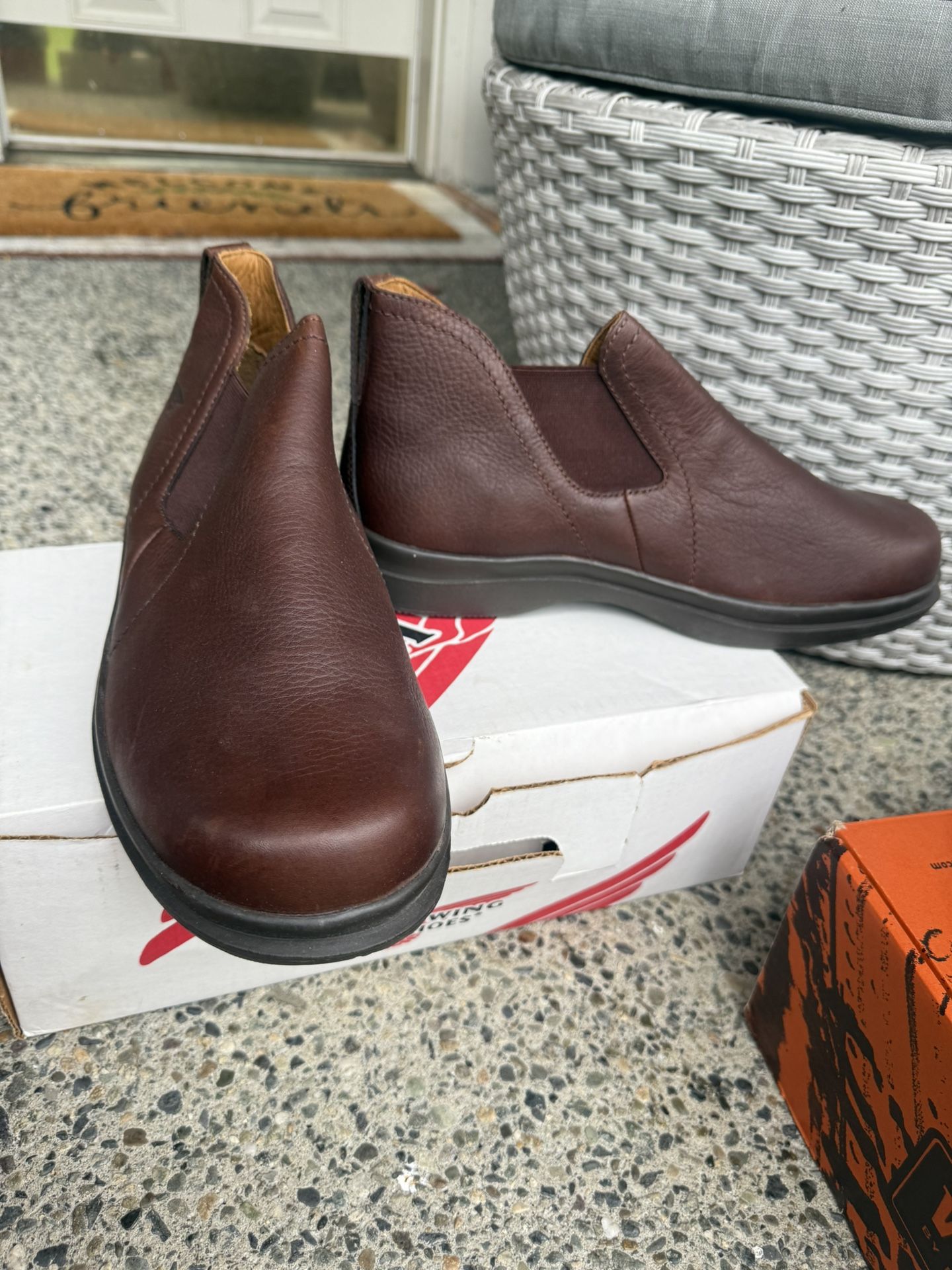 New - Red Wing 8602 Slip-On Chelsea Romeo  Boot Shoe - Men's Size 11 EE 