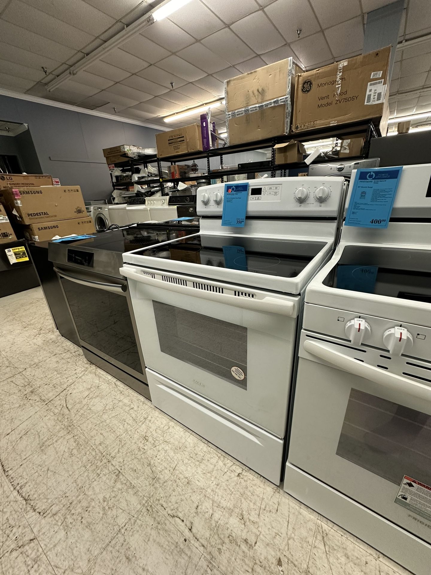 Amana 4.8 CU FT Standard Clean Range‼️
