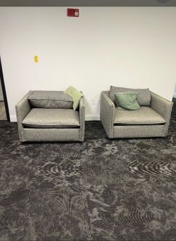 GRAY FABRIC EXTRA LARGE CLUB CHAIR