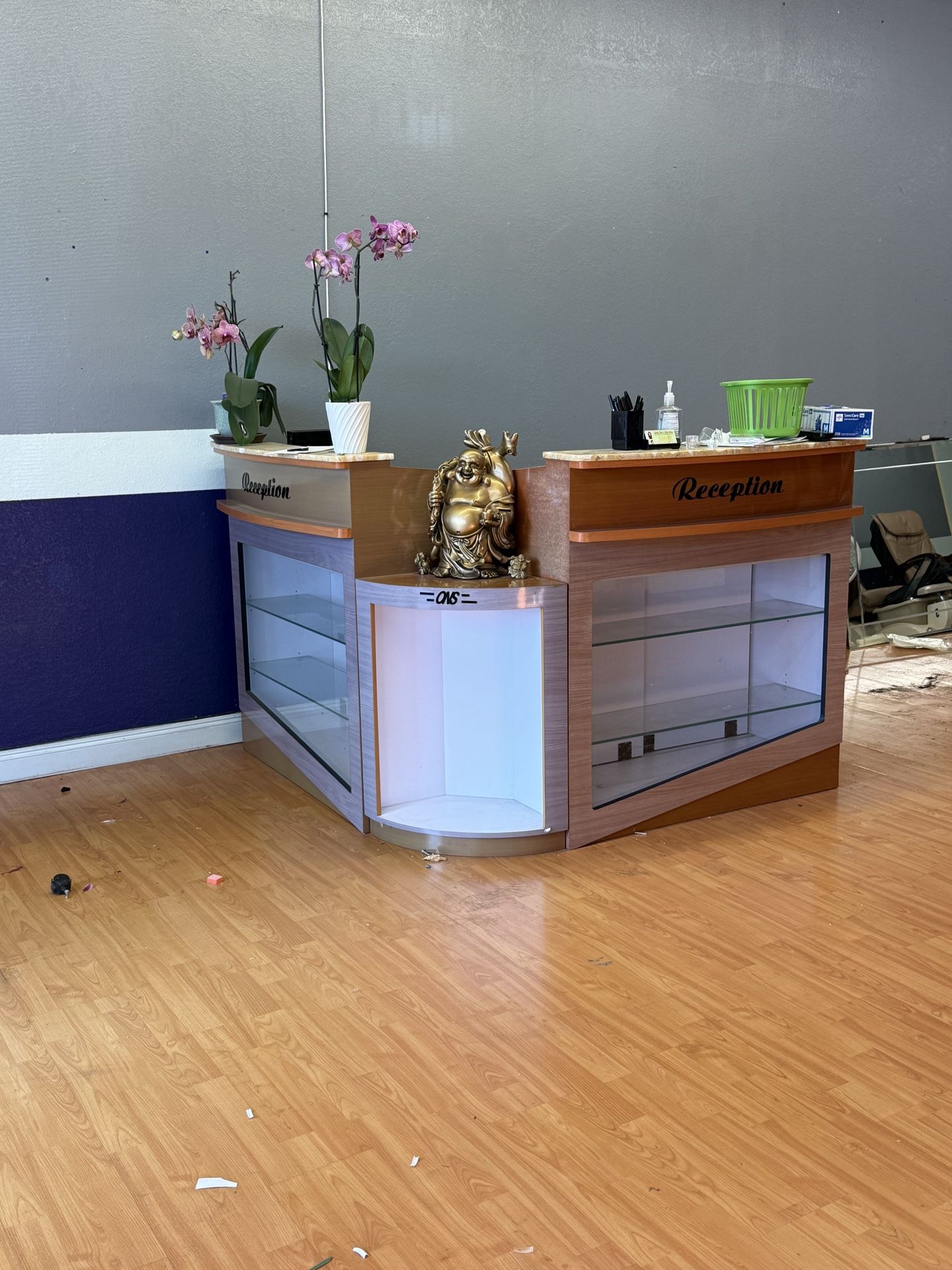 Reception desk