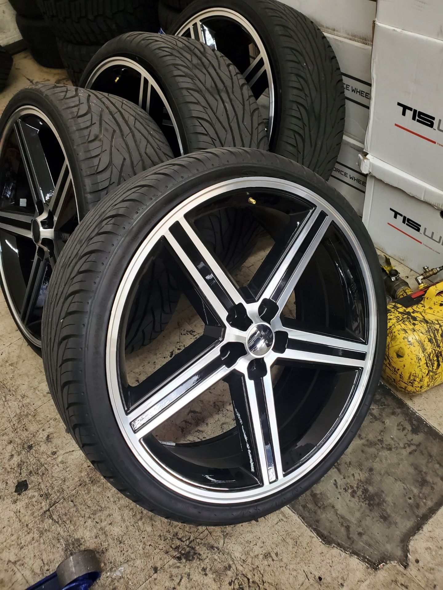 24” Wheels And Tires!!! Irock Customs The Bolt Pattern Is 5x127 And The Tires Are Brand New