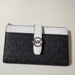 New Michael Kors Wallet