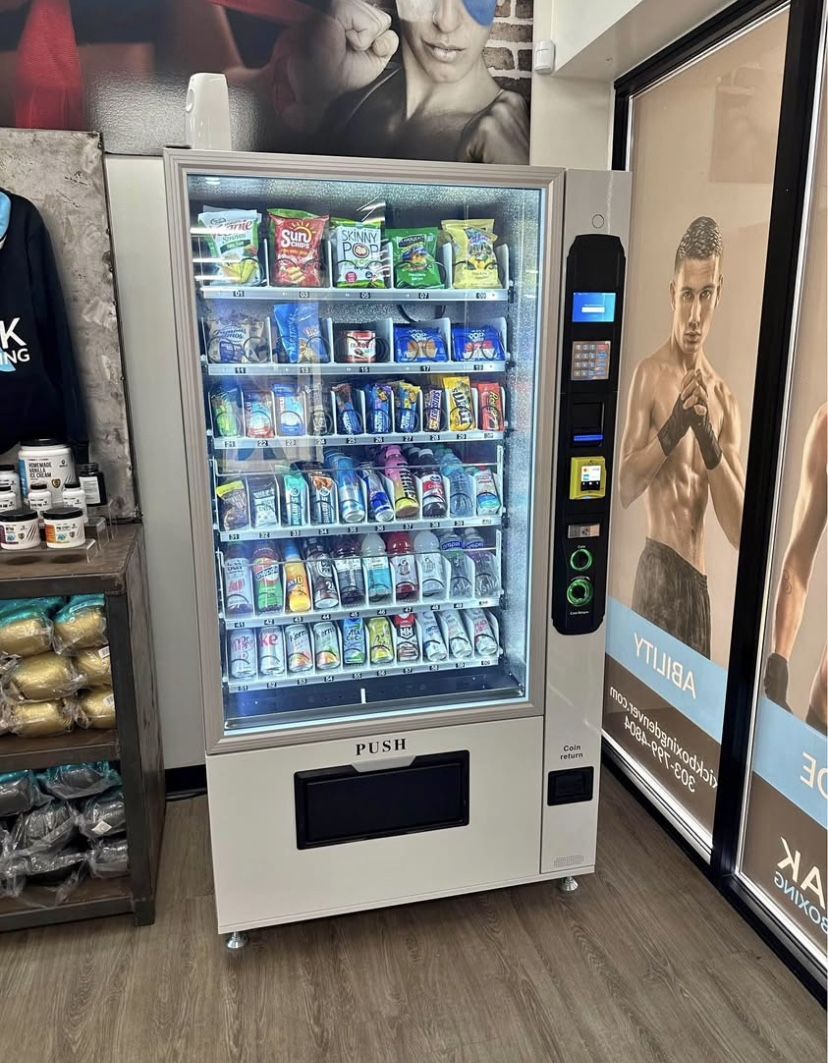 AMB350 Combo Snacks Vending Machine With A Credit Card Reader 