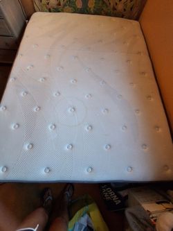 QUEEN matress, box spring, metal frame & foam mattress topper
