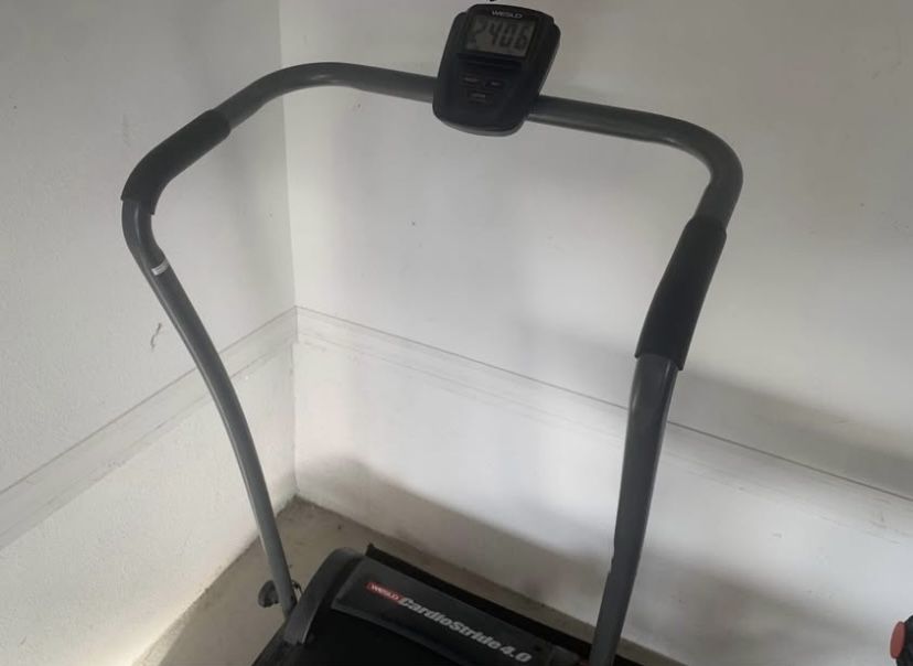 Weslo CardioStride 4.0 Manual, Folding Treadmill with Adjustable Incline