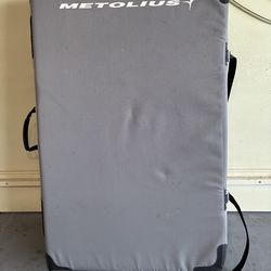 Metolius crash pad  with backpack straps