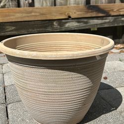 Flower Pot ( Plastic)