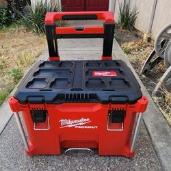 Milwaukee PACKOUT Rolling Tool Box 22inch 