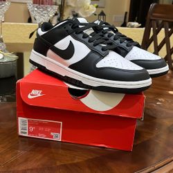 💥 Nike Dunk Low Retro ‘Panda’ – Size 9.5 💥 Barely worn, comes with original box. Grab them for $70!