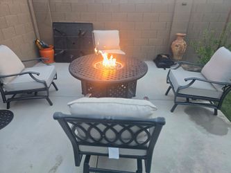 BEAUTIFUL LARGE PATIO SET