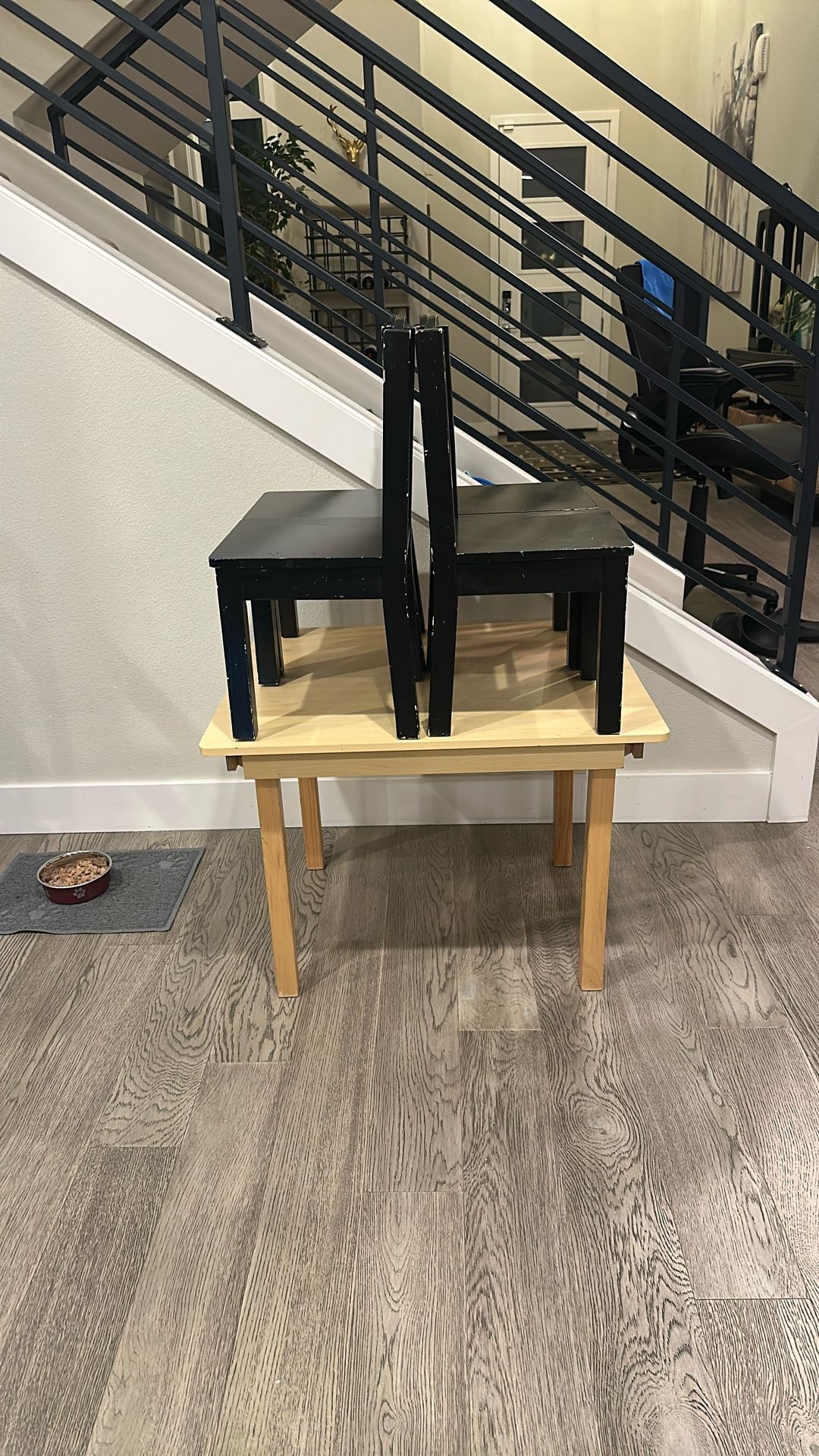 Kids Table + 4 Chairs