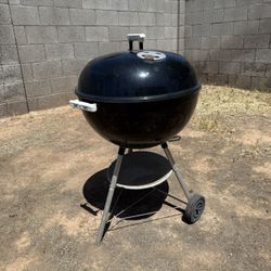 Weber Original Kettle 23-in W Black Kettle Charcoal Grill