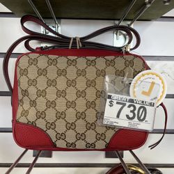 Gucci GG Supreme Bree Camera Crossbody Bag