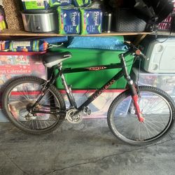 Trek 4900 Mountain Bike 