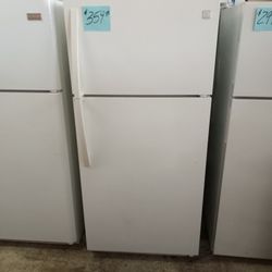 Whirlpool Refrigerator White Excellent . Warranty . Delivery Available . 2203 Fowler St. 33901