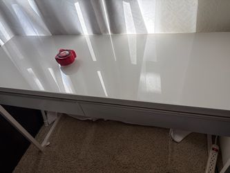 Vanity makeup table . Desk . Nail tech.