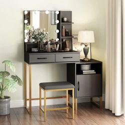 L556 $150  10 LED Lights Modern Makeup Vanity Desk