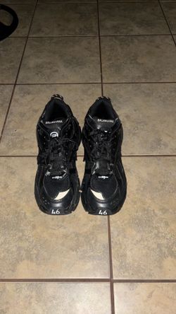 Balenciaga’s men’s runner sneaker in black Size 13‼️‼️