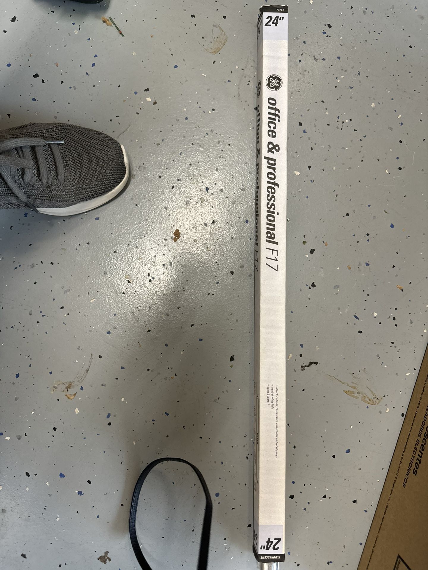 17 New Fluorescent Replacement Bulbs. 