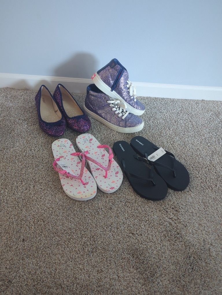 Bag Of Girls Shoes Size 5/6