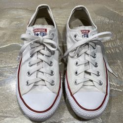 Converse All Star Low Tops Lace Up White Shoes Size: Men’s 6 / Women’s 8 