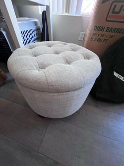 Ottoman w/storage