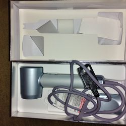 Blow Dryer With Magnetic Attachments 