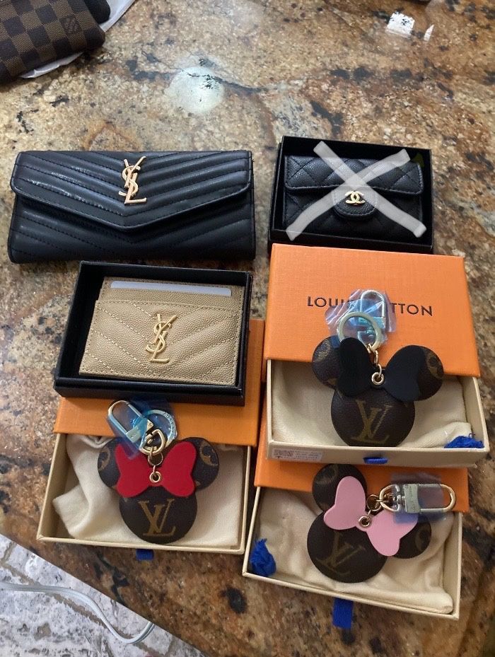 Keychains, Wallets, & Cardholders