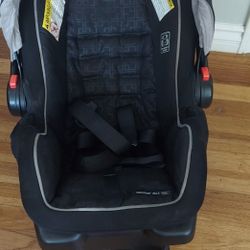 GRACO  CAR SEAT