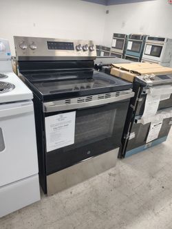 $489 (MSRP$999)GE Profile Electric 4 Burner Range With No Preheat Air Fry and Soft-Close Door