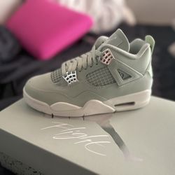 Air Jordan 4s NEW