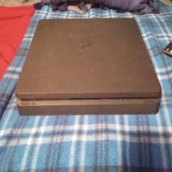 PS4 Slim With Controller