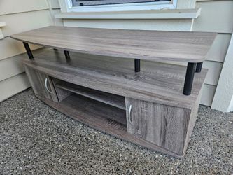 🖥️ TV Stand / Entertainment Center – Gray Wood Tone