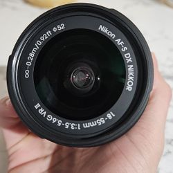 Nikon AF-S DX NIKKOR 18-55mm f/3.5-5.6G VR II Zoom Lens for Nikon DSLR Cameras