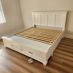 Cocstco Universal Broadmoore King Bed Frame