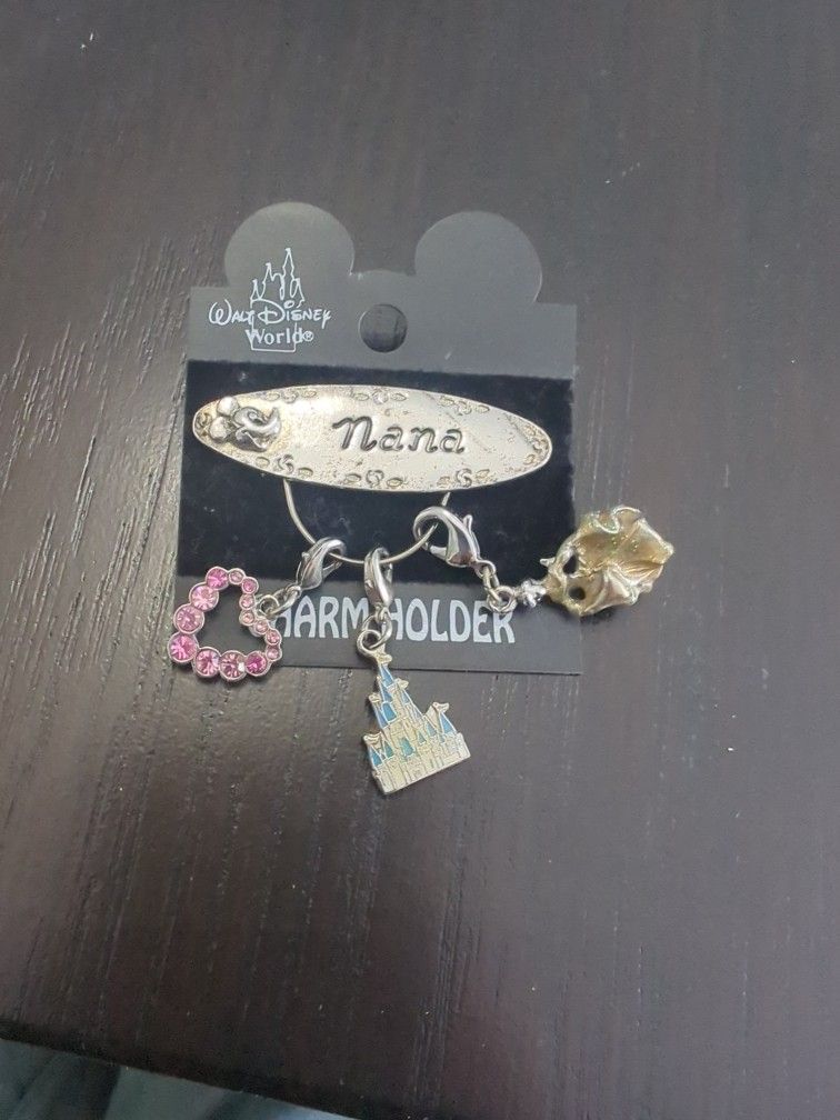 Super Cute Walt Disney World Nana Brooch With Charms