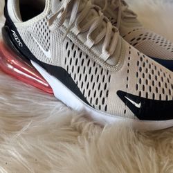 Nike 270s Size 9 Women 