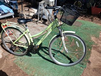 SCHWINN SOLITAIRE 700 WHEELS GIRLS BIKE