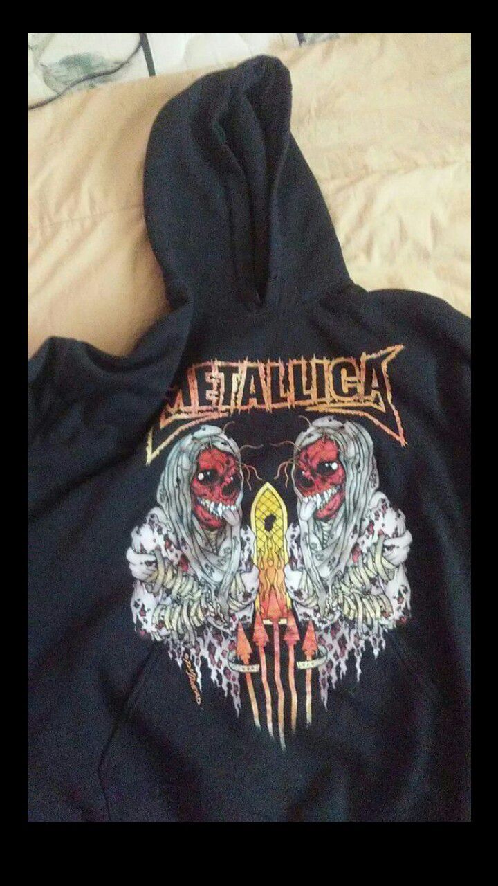 Large black metallica hoodie
