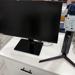 LG UltraGear 27”