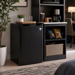 Avanti 19.25" 4.4 Cu. Ft. Mini Refrigerator, ENERGY STAR Certified with Reversible Door, Black (RM4416B)