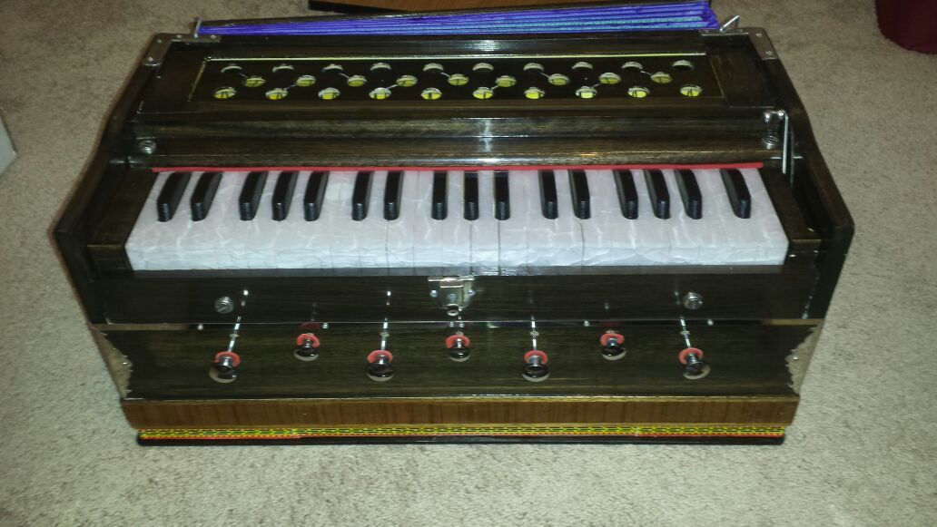 Harmonium (indian musical keyboard)