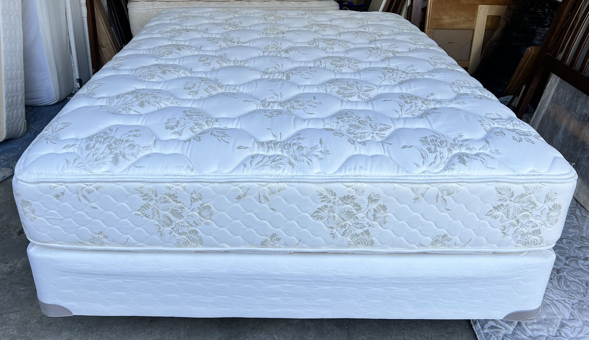 Queen Size 2 Sided Flippable Sealy Mattress & Boxspring & Frame for ...