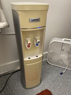 Water cooler/heater with dual filters