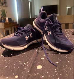 Under Armour Charged Assert 10 Running Shoes – Women’s Size 6