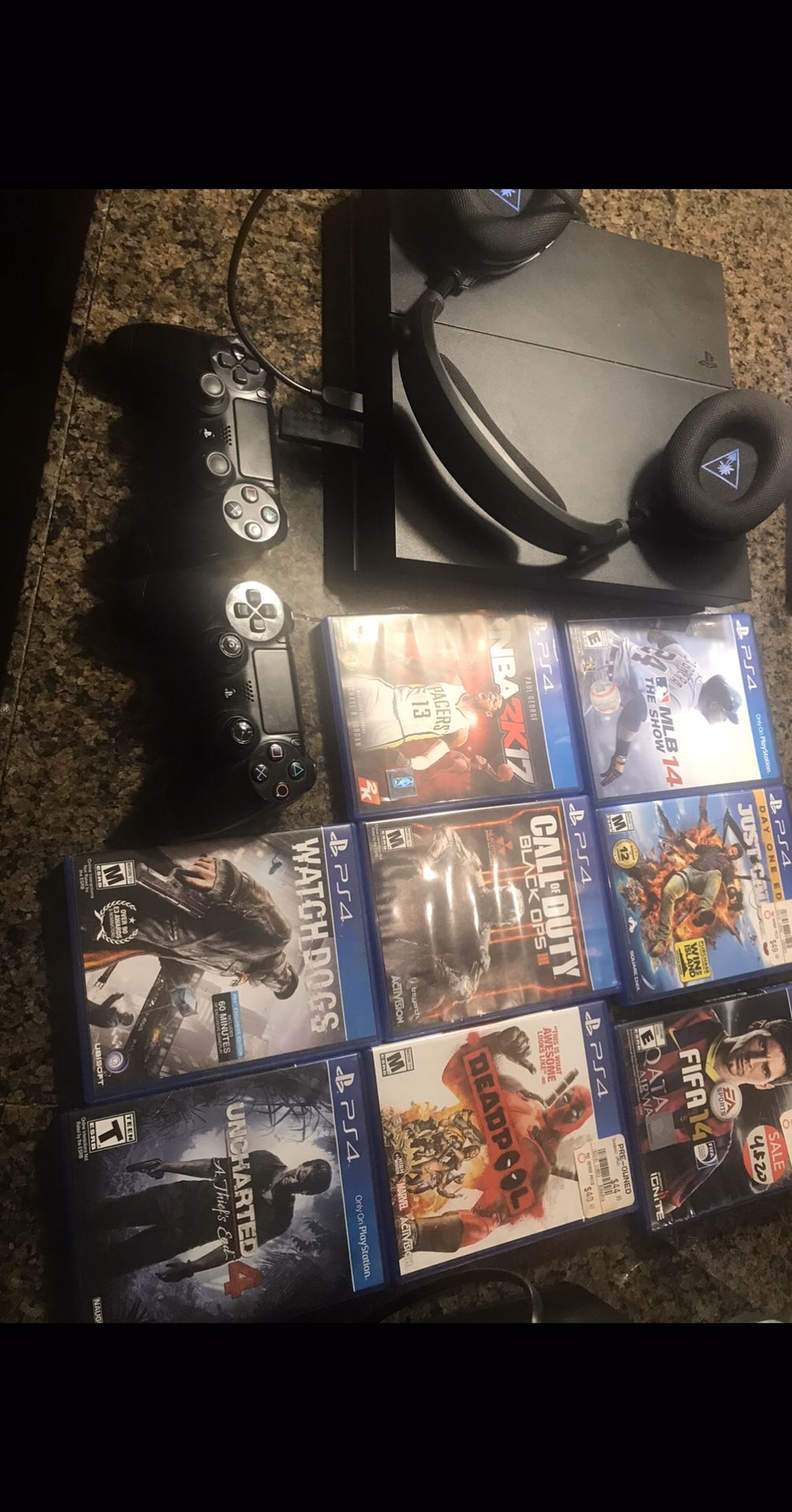 PS4, 8 games, two controller and headphones