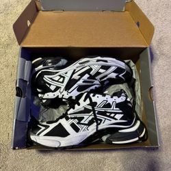 balenciaga runners 43
