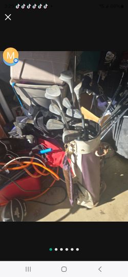 Beginner set of golf clubs. All the same brand.