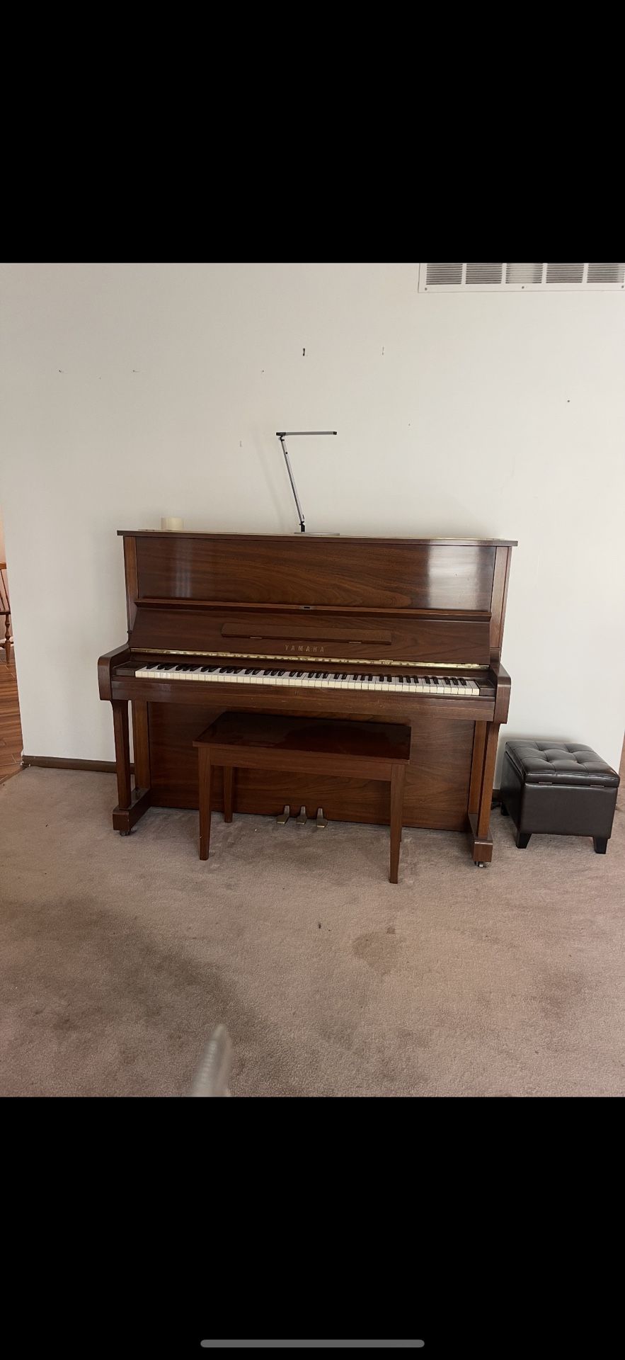 Yamaha stand Up Piano